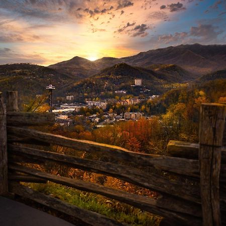 Serenity Heights, Amazing Views, Hot Tub Pool Access, 1089 Free Tickets Each Paid Day, Dollywood Gatlinburg Exterior photo