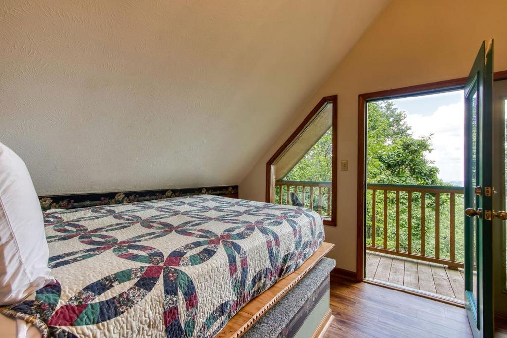 Serenity Heights, Amazing Views, Hot Tub Pool Access, 1089 Free Tickets Each Paid Day, Dollywood Gatlinburg Exterior photo