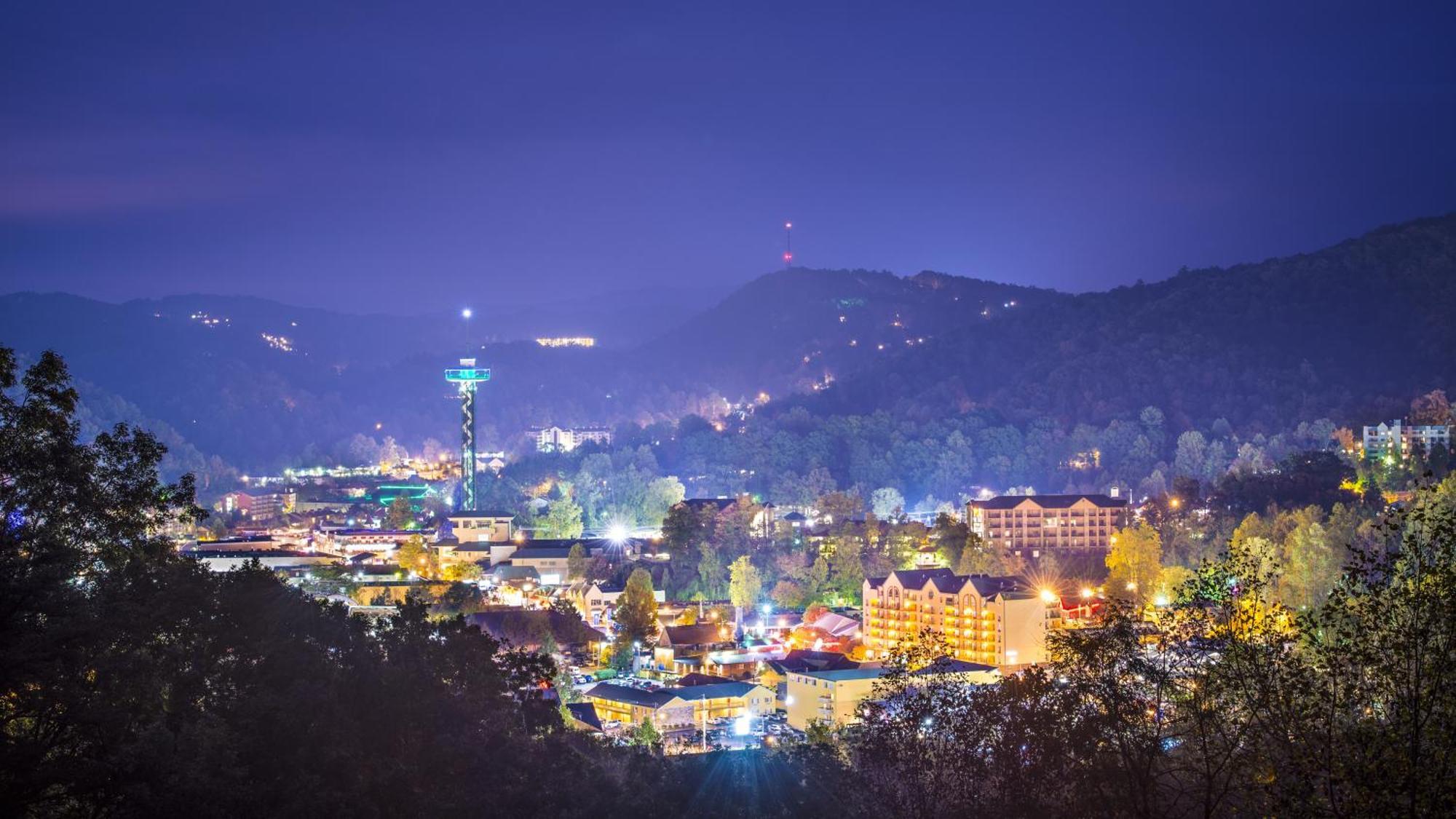 Serenity Heights, Amazing Views, Hot Tub Pool Access, 1089 Free Tickets Each Paid Day, Dollywood Gatlinburg Exterior photo