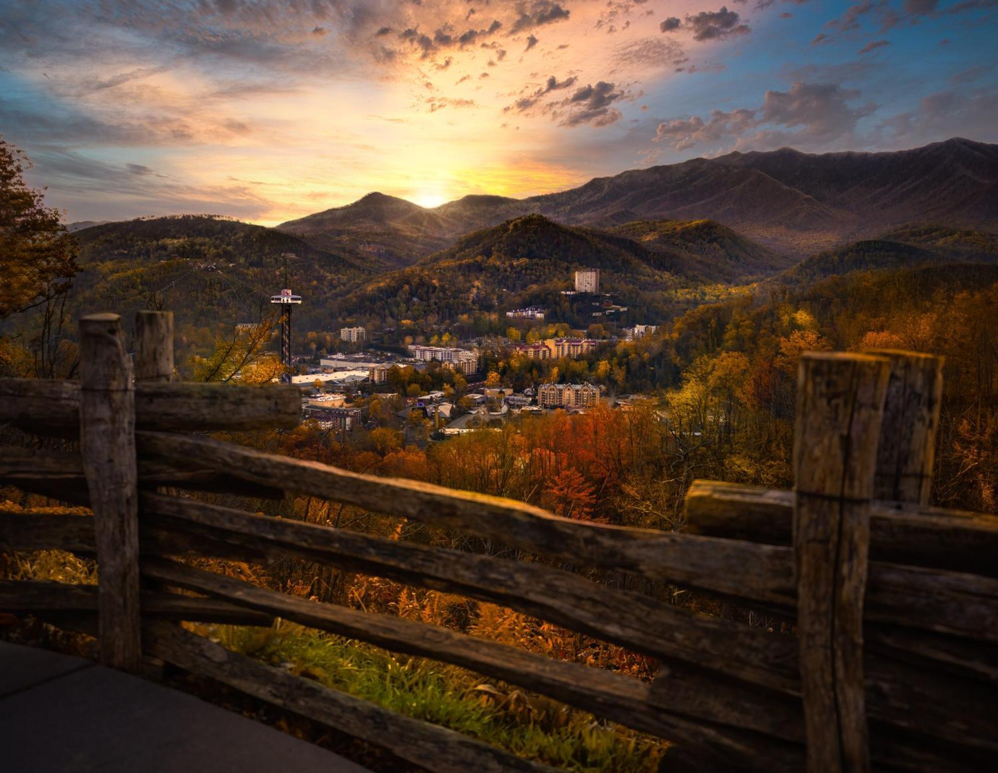 Serenity Heights, Amazing Views, Hot Tub Pool Access, 1089 Free Tickets Each Paid Day, Dollywood Gatlinburg Exterior photo