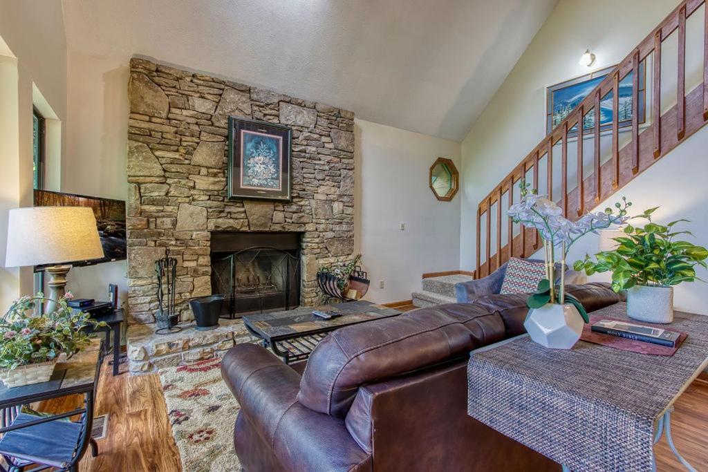Serenity Heights, Amazing Views, Hot Tub Pool Access, 1089 Free Tickets Each Paid Day, Dollywood Gatlinburg Exterior photo