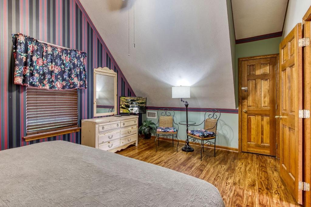 Serenity Heights, Amazing Views, Hot Tub Pool Access, 1089 Free Tickets Each Paid Day, Dollywood Gatlinburg Exterior photo