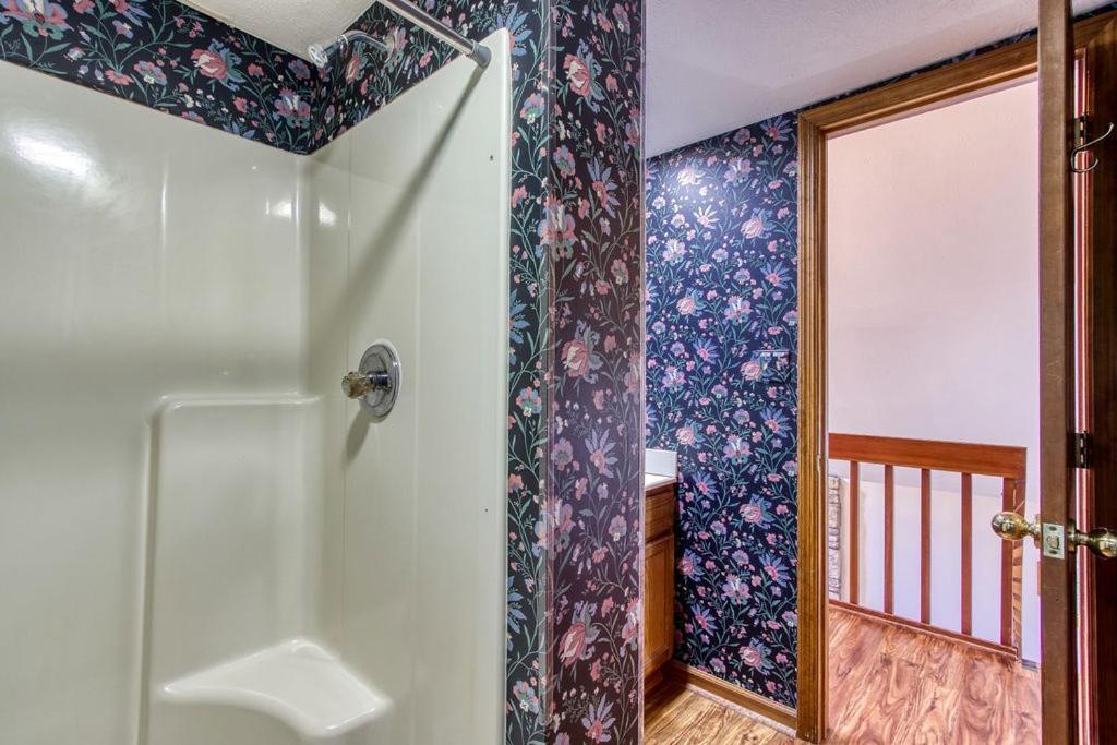 Serenity Heights, Amazing Views, Hot Tub Pool Access, 1089 Free Tickets Each Paid Day, Dollywood Gatlinburg Exterior photo