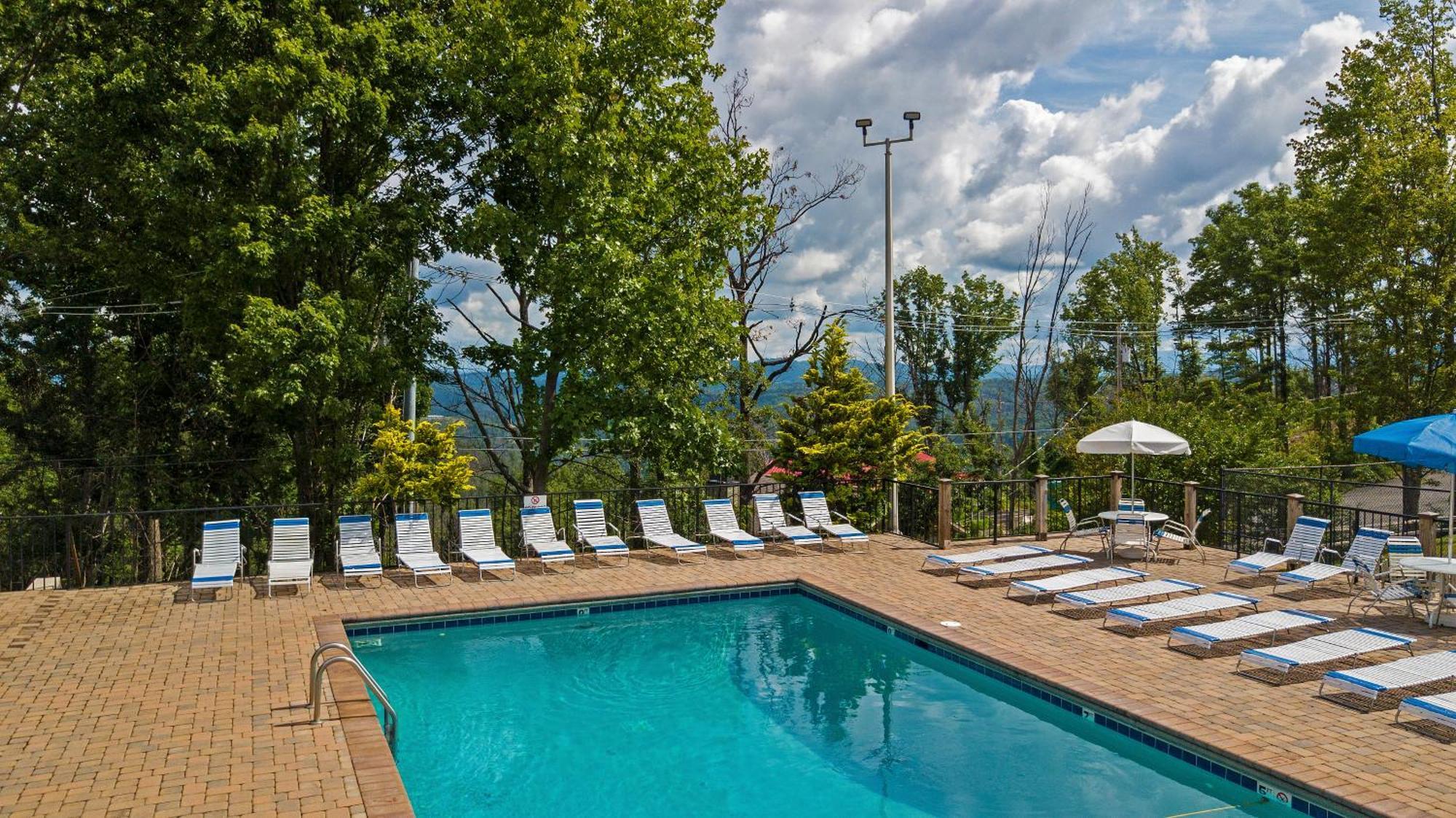 Serenity Heights, Amazing Views, Hot Tub Pool Access, 1089 Free Tickets Each Paid Day, Dollywood Gatlinburg Room photo