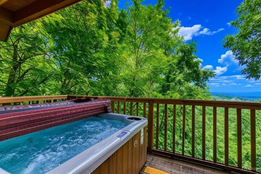 Serenity Heights, Amazing Views, Hot Tub Pool Access, 1089 Free Tickets Each Paid Day, Dollywood Gatlinburg Exterior photo